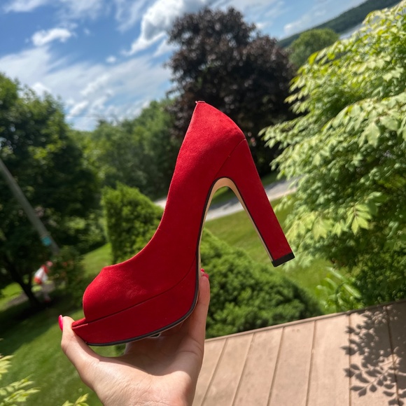 Red heels - Picture 3 of 5